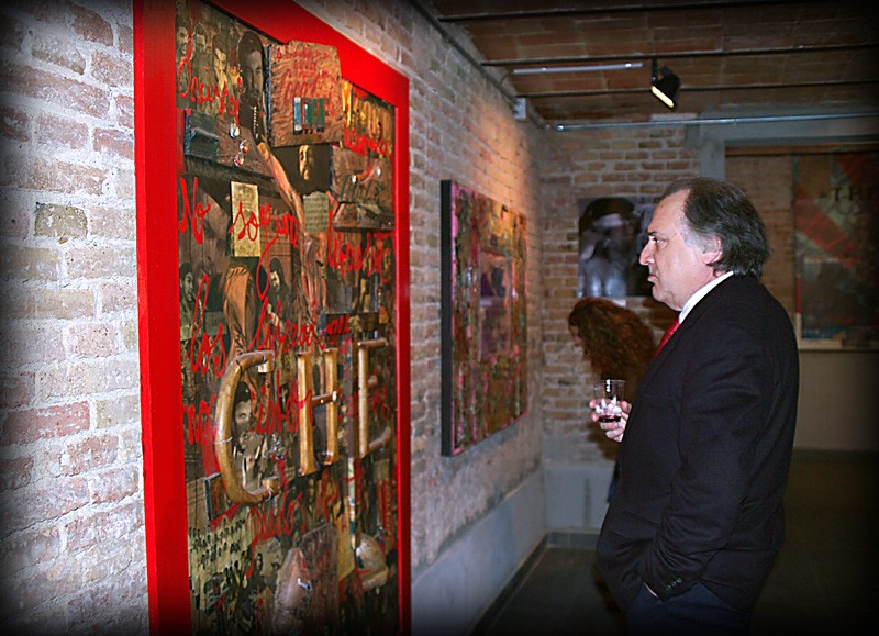 Looking at an artwork by TD in the exhibition in Madrid in Picassomio art gallery
