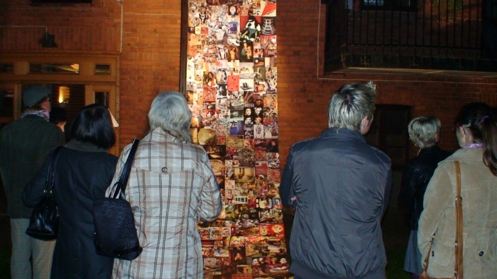 Looking at The 10 meter long artwork in art exhibit in Malmö